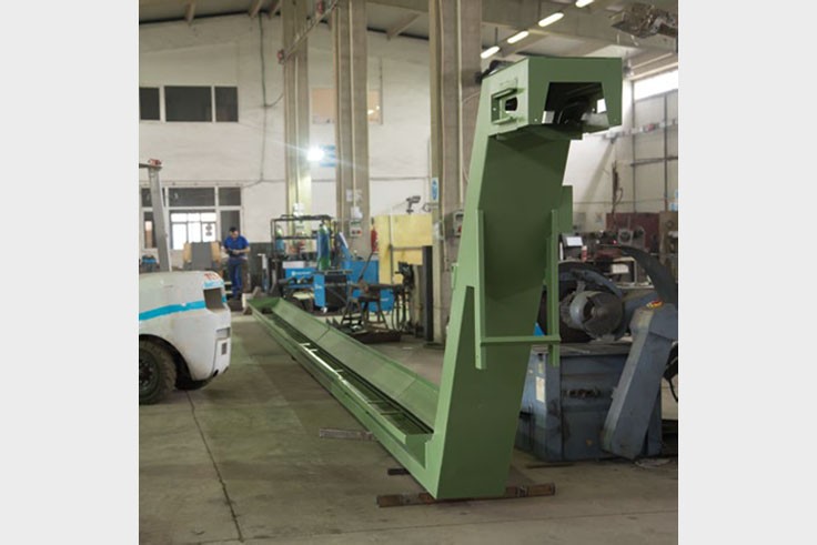 Hinge and scrapper conveyors